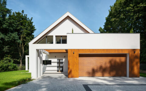 Elegant house with garage